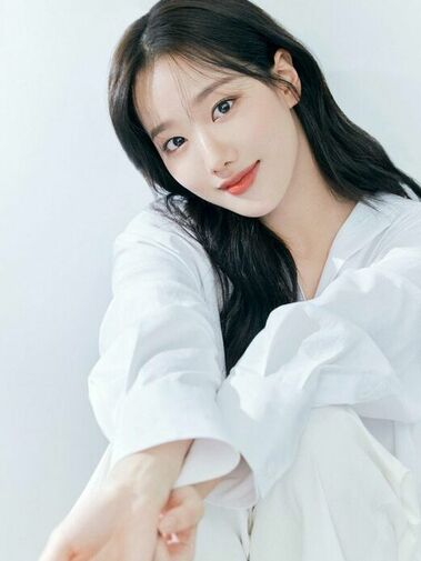 Lee Na-eun (이나은)